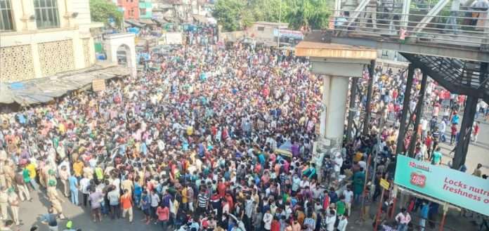Huge Crowd at Bandra