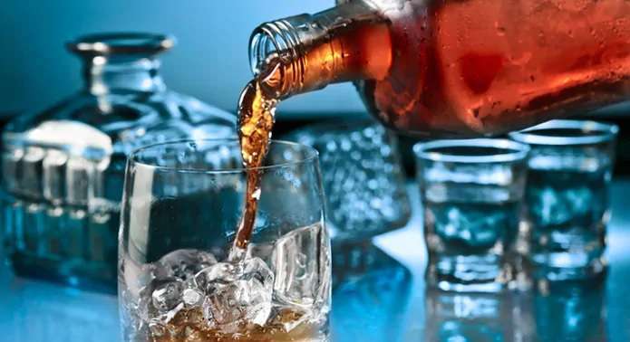 Liquor price in up: यूपी सरकारने दारूवर आकारला कोरोना सेस; दारूच्या किंमतीत वाढ