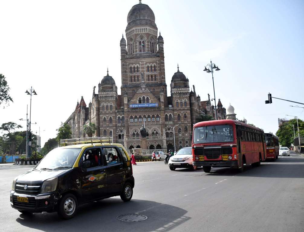 Photo: मुंबई पुन्हा धावू लागली