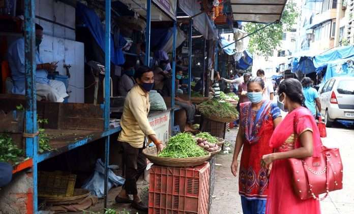 Going to the market? Be careful! In Thane, 23 hawkers tested positive in three days