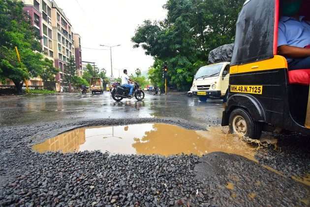 virar pothole on the road in the rain