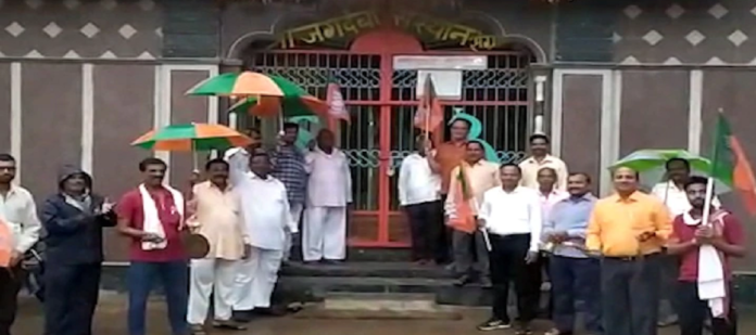bjps statewide ghantanad aandolan for reopening temples