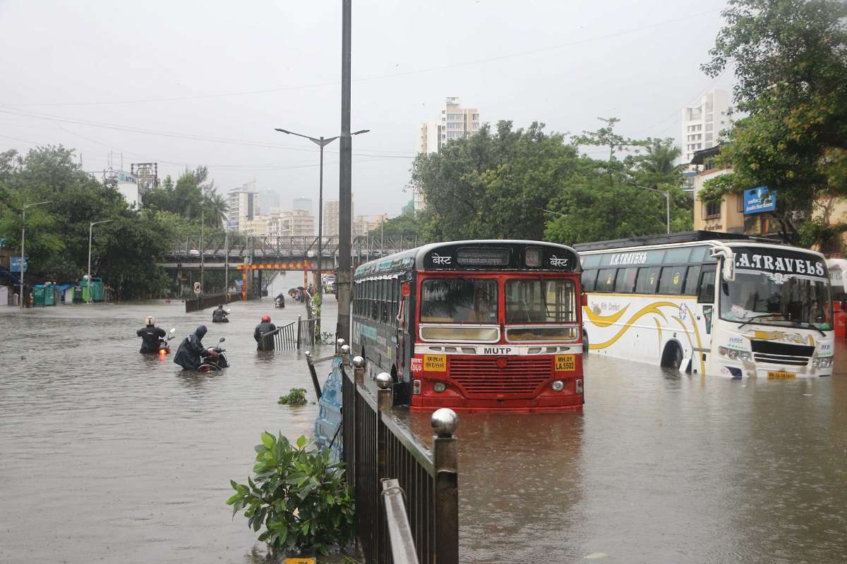 heavy rainfall in mumbai