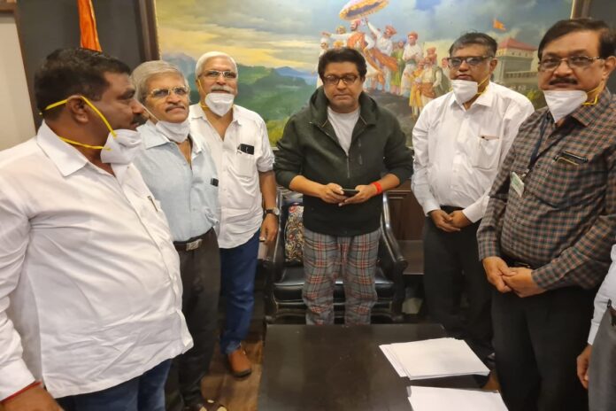 Doctors visit mns chief Raj Thackeray