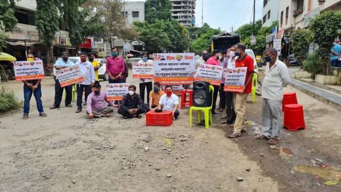 agitation against potholes