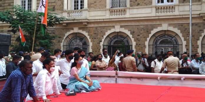 Supriya Sule sat on the stage and watched Khadse's party entry program