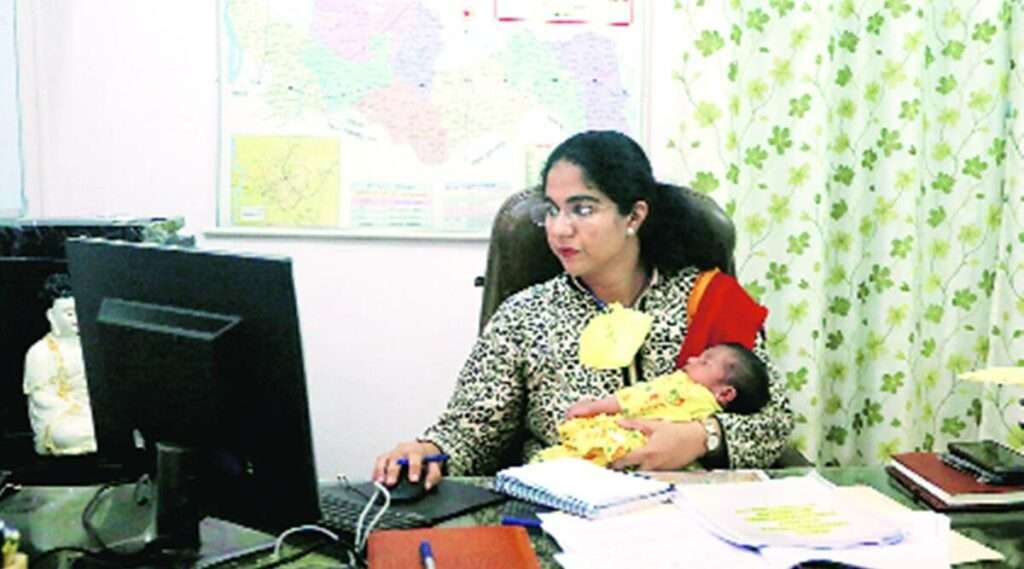 जनसेवा करण्यासाठी १४ दिवसांच्या नवजात बाळासह IAS Officer कार्यालयात रुजू