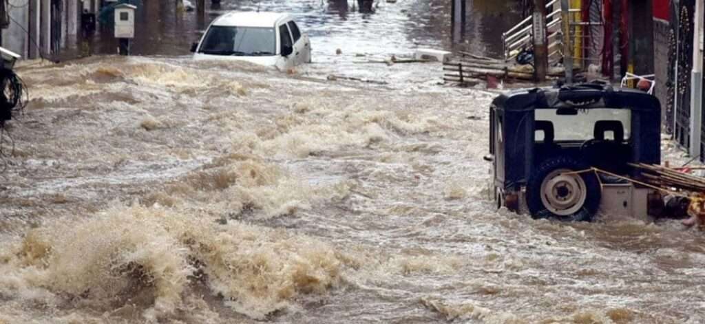Heavy Rain : आंध्र प्रदेश, तेलंगणात पावसाचा हाहाकार; आतापर्यंत २५ जणांचा मृत्यू