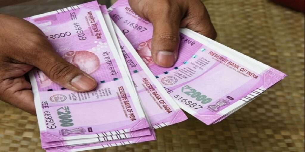 PM Kisan Samman Nidhi : शेतकऱ्यांच्या बँक खात्यात जमा होणार आता 2000 रुपये; कसे ते जाणून घ्या