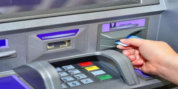 mumbai police showed how atm pin are stolen video viral