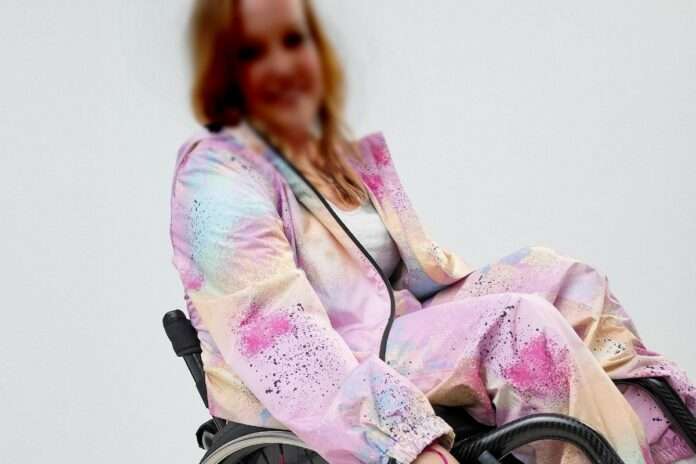 wheelchair women begger