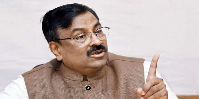bjp leader sudhir mungantiwar slams congress leader nana patole over maharashtra political crisis