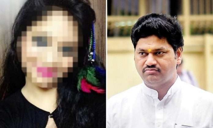 Renu Sharma return complaint of rape against dhananjay munde