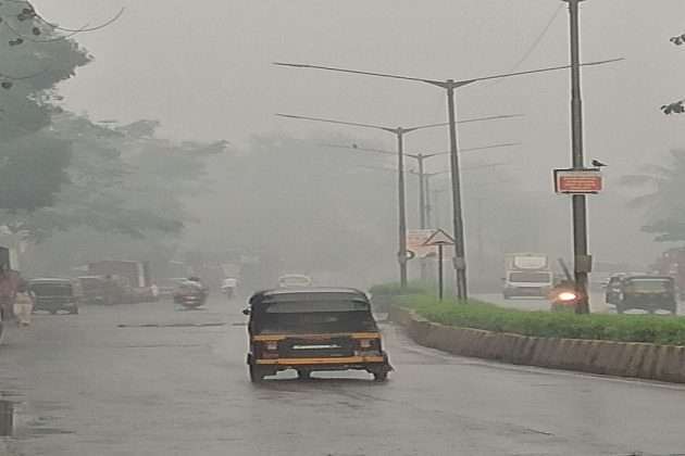 drizzles mumbai netizens surprised un seasonal rain
