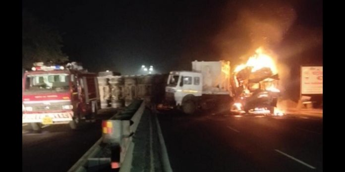 Three trucks caught fire after accident on mumbai ahmedabad highway