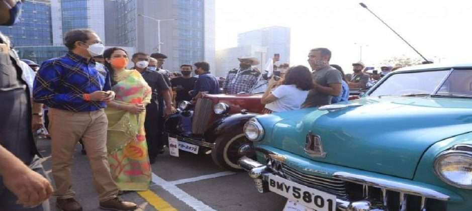 Vintage car rally in Mumbai, chief minister enjoy and drive vintage car