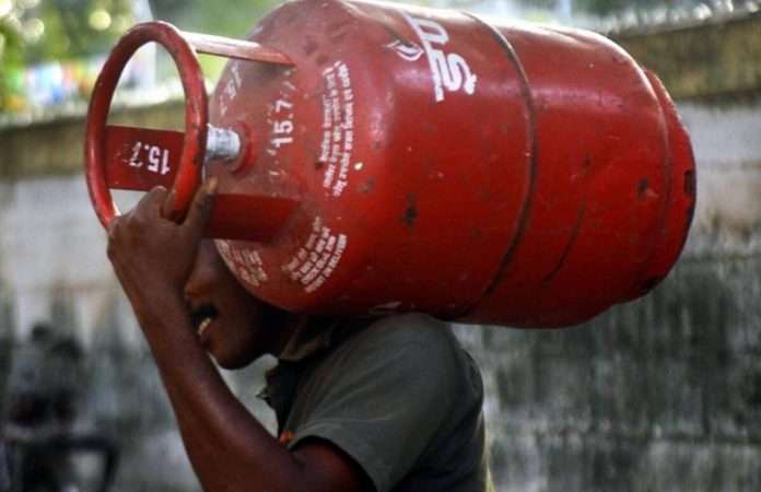 how you will get 2700 profit on lpg gas cylinder booking