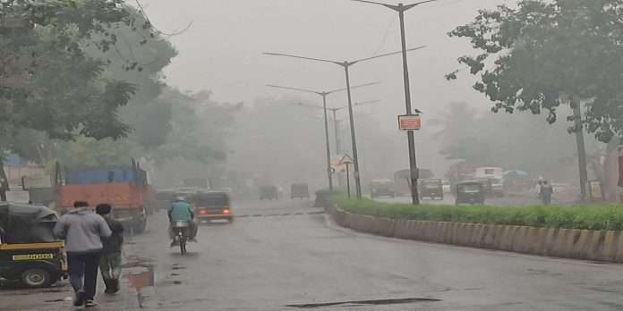 drizzles mumbai netizens surprised un seasonal rain
