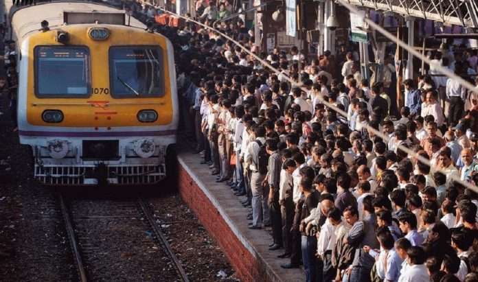 Passes will be available at 53 railway stations in Mumbai from १५ August, offline system announced by Mumbai BMC