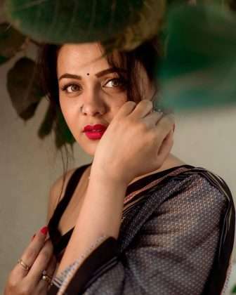 marathi actress prarthana behere makar sankranti special saree look