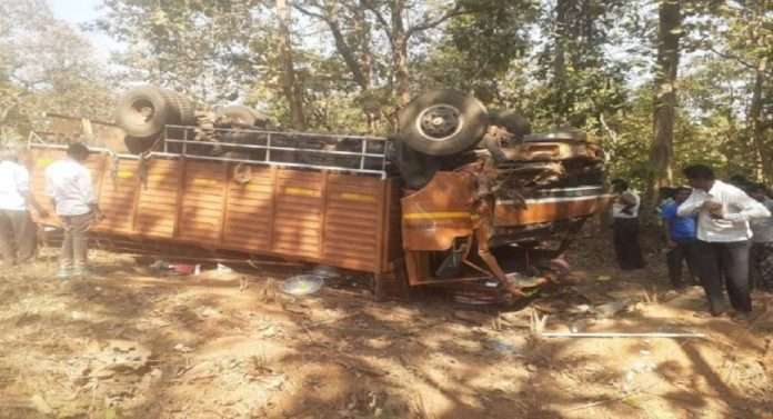 truck accident in chandrapur 4 death and 20 injured