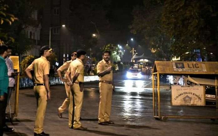 Mumbai Police all out operation till late at night