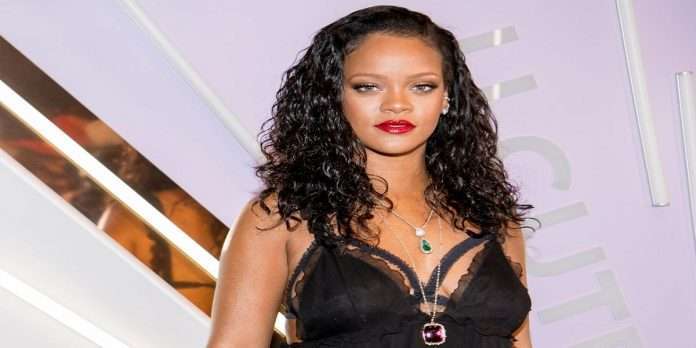 Pop star Rihanna has become the richest female singer in the world, earning billions of rupees a year