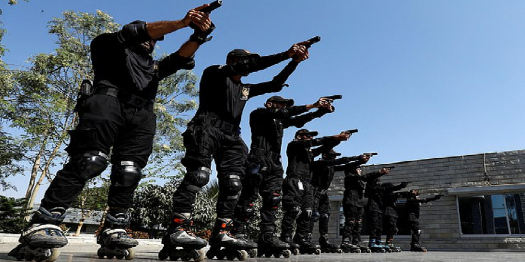 पाकिस्तानी पोलिसांचा जुगाड, चोरांना पकडण्यासाठी रोलर ब्लेडस