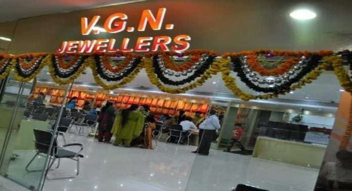 mns party and investors siege dombivali vgn jewellers for not getting a refund