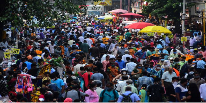 Huge crowd at Mumbai Dadar Flower Market to buy Gudipadva