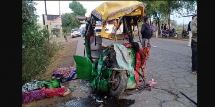 13 killed and 4 injured as auto rickshaw and bus collide in madhya pradesh gwalior
