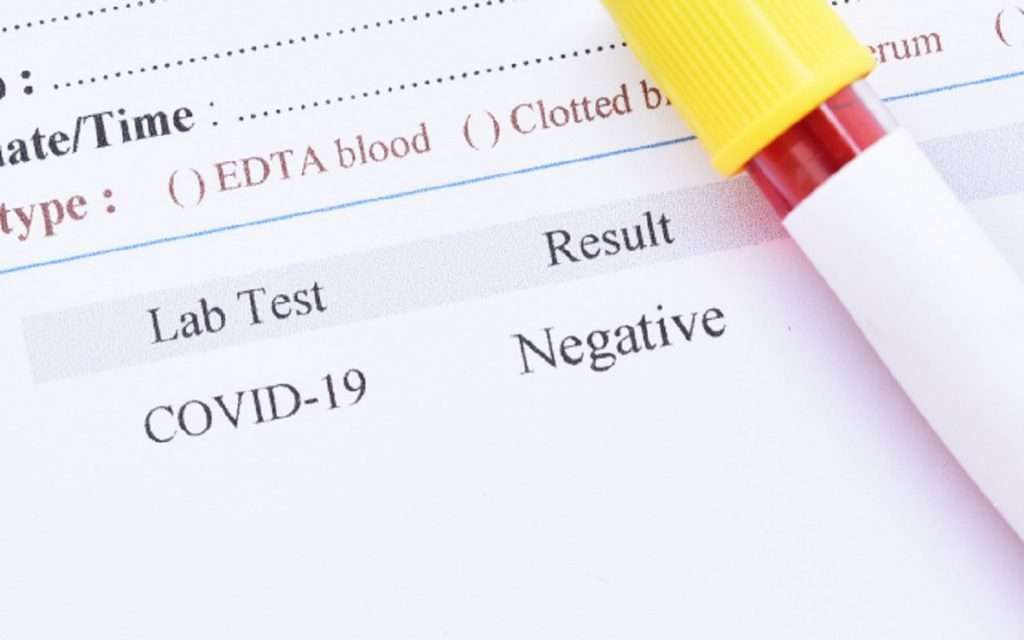 Covid-19 चे लक्षणं असूनही रिपोर्ट Negative; कोरोना टेस्ट करताना घ्या ‘ही’ काळजी