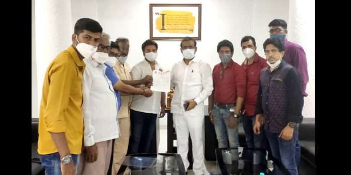 saloon beauty parlor association of maharashtra members meet health minister rajesh top their demands