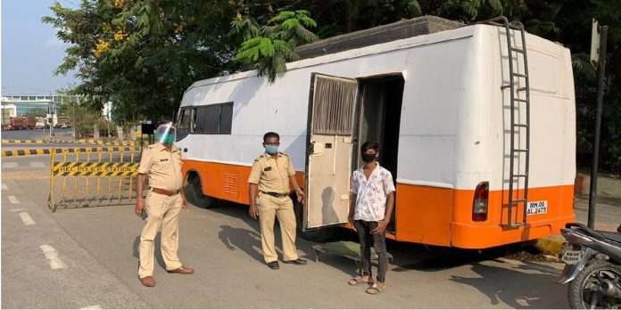 Maharashtra curfew bollywood Celebrity Vanity Van For help Mumbai Police in corona crisis