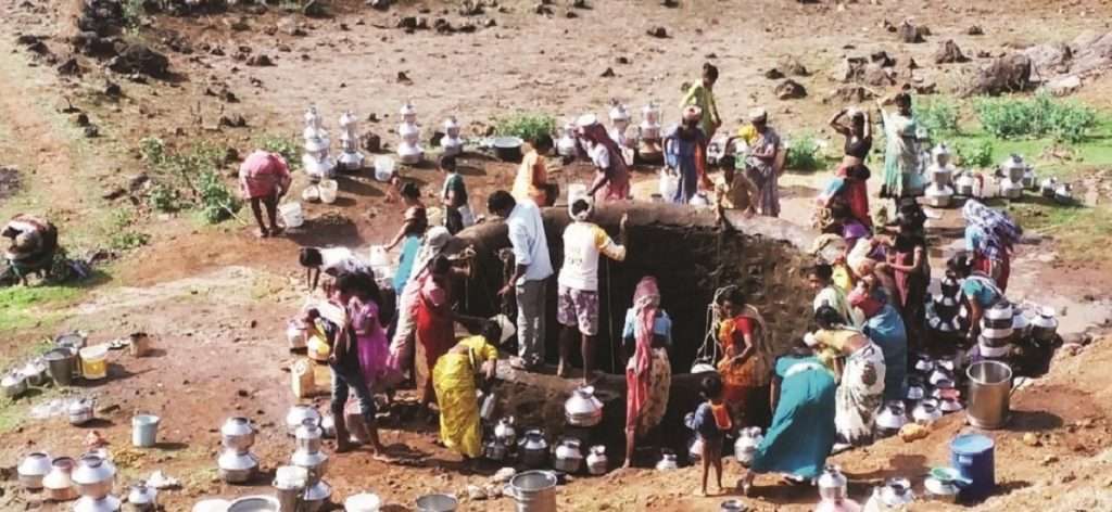 मोखाड्यात भीषण पाणी टंचाई; ४४ गाव पाड्यांना १२ टँकरद्वारे पुरवठा