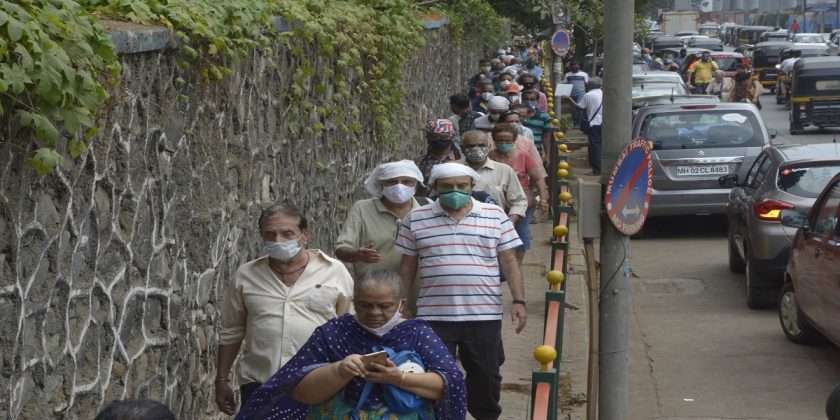 Corona Vaccination: Large queue of citizens for vaccination at NESCO Center!