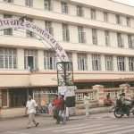 three corona patients are being treated in one bed in sassoon hospital