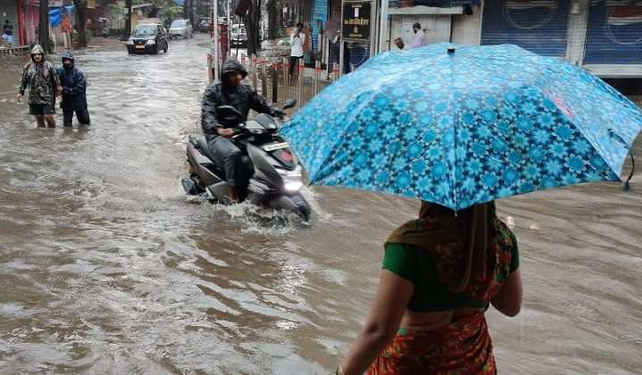 Tauktae Cyclone: Heavy rains in Mumbai, Water logging is happened in hindmata dadar area