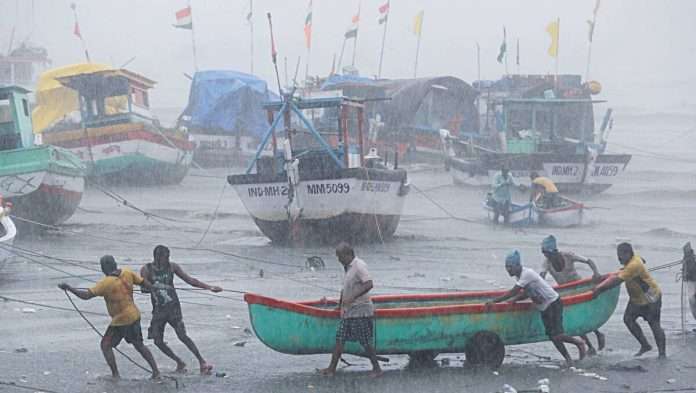 Vijay Vadettiwar announce Rs 250 crore proposal for cyclone tauktae konkan relief package