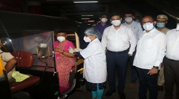 Drive-in vaccination started in Thane; Second dose for 100 senior citizens