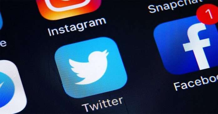Twitter was down at midnight on Friday, the service was restored after 1 hour