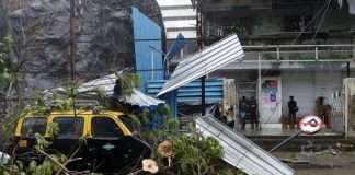 mumbai rains houses collapse