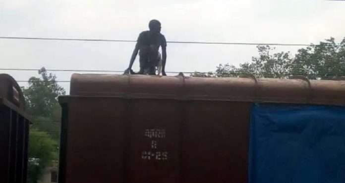 sitting on the roof of the freight train from katni was going to prayagraj youth scorched with ohe wire