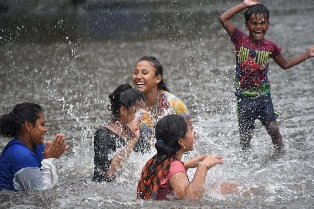 Heavy Rainfalls in MumbaiToday More Rainfall Warning By Imd