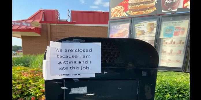 McDonald workers quit this job by writing on drive thru saying i hate this job
