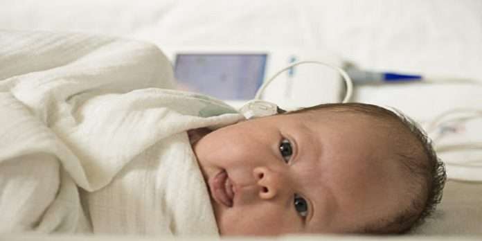 Use of mobile units to check the hearing of newborns