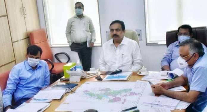 Jayant Patil instruct All agencies including inter-state agencies should coordinate for flood control of Gosikhurd project