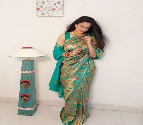 Marathi Actress sai lokur celebrating first vat purnima festival