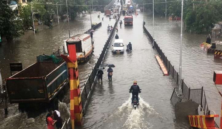 Photo: Heavy Rain In Mumbai, traffic disrupted
