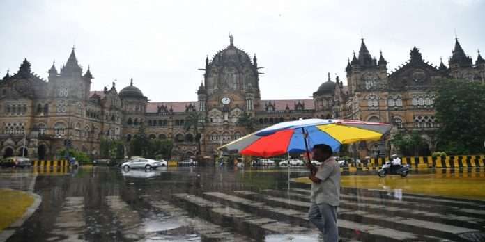 Photo: Rains begin in Mumbai, climate change soothes Mumbaikars